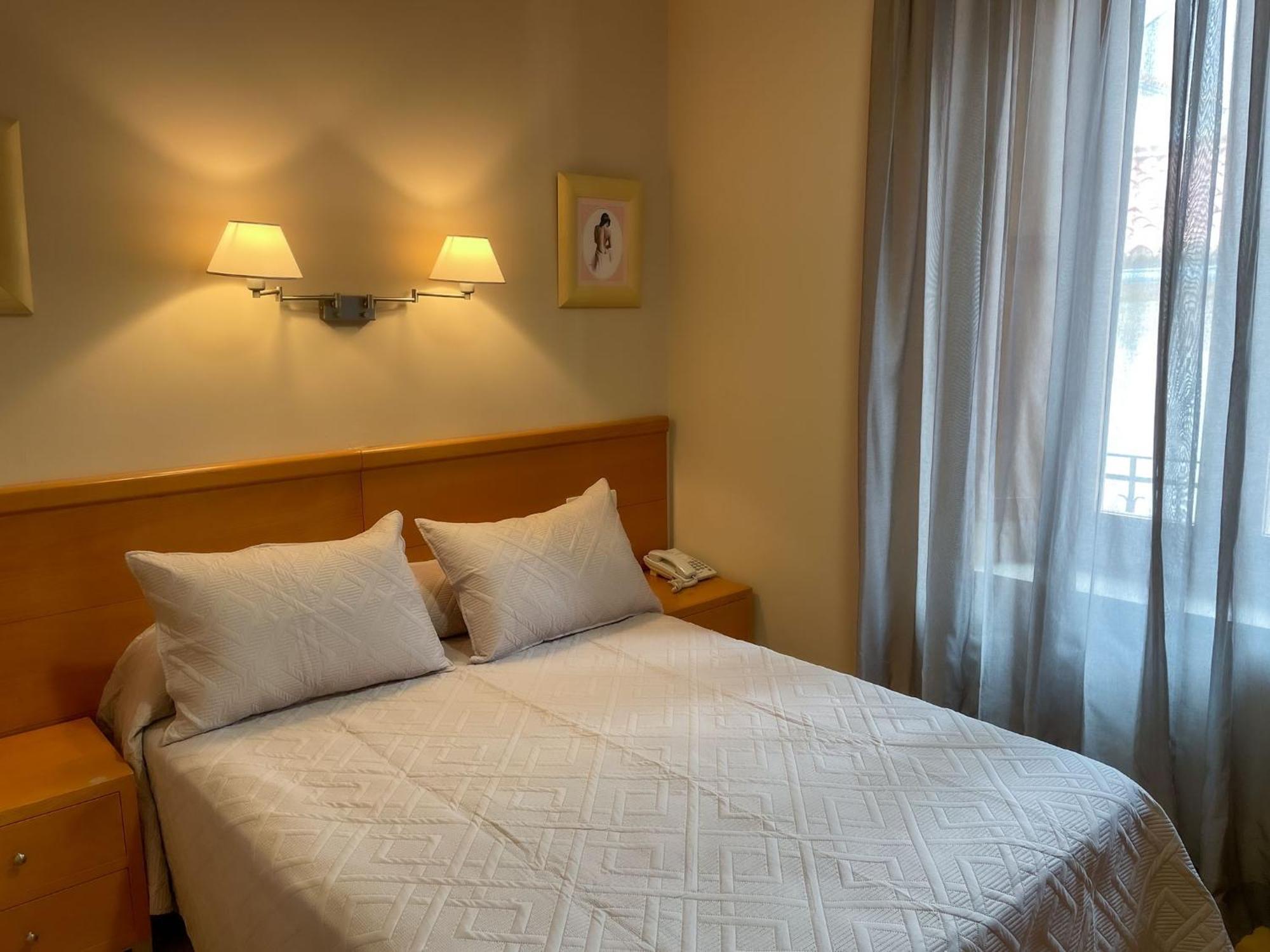 Hotel Castilla Caces المظهر الخارجي الصورة