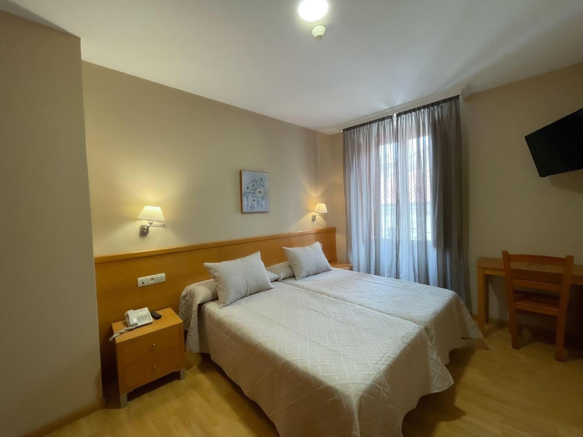 Hotel Castilla Caces المظهر الخارجي الصورة