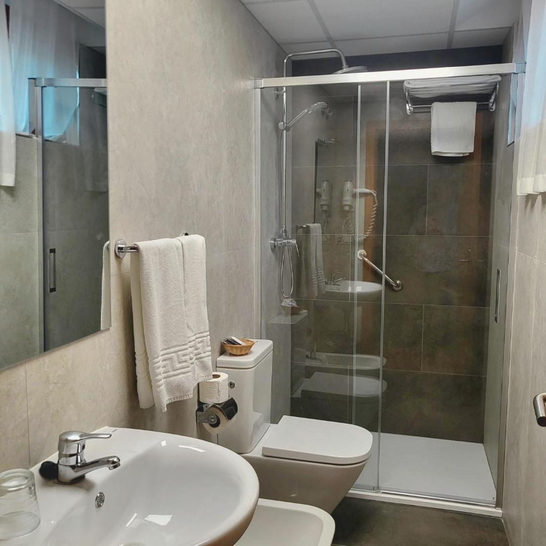 Hotel Castilla Caces المظهر الخارجي الصورة