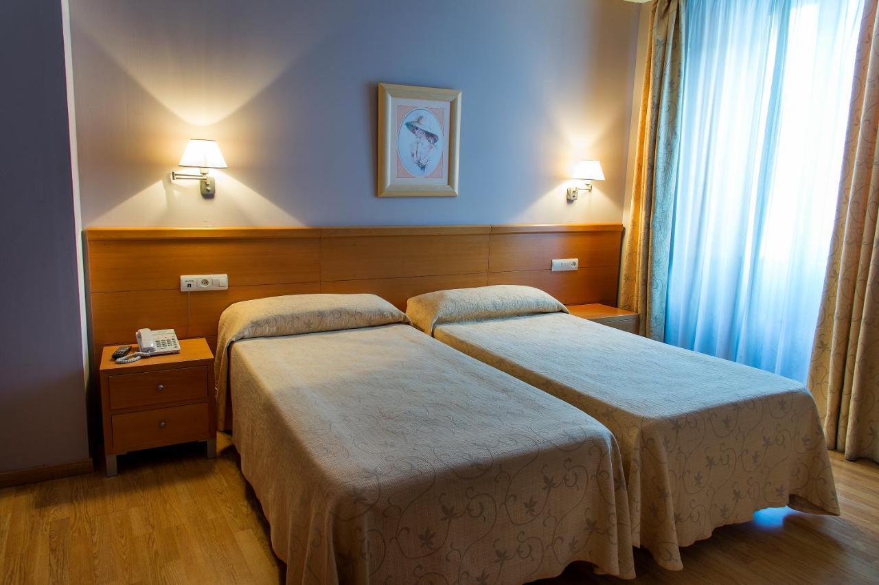 Hotel Castilla Caces المظهر الخارجي الصورة