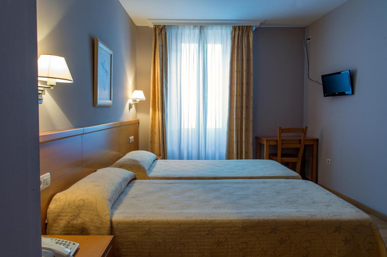 Hotel Castilla Caces المظهر الخارجي الصورة