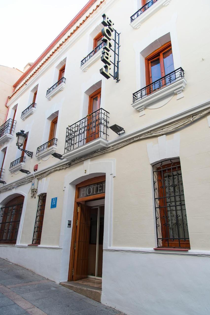 Hotel Castilla Caces المظهر الخارجي الصورة