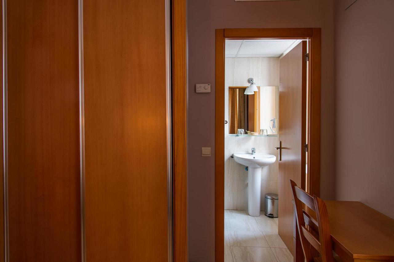 Hotel Castilla Caces المظهر الخارجي الصورة
